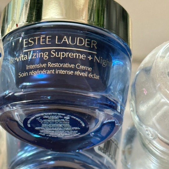 Estee Lauder revitalizing supreme plus night crème . - Picture 7 of 7
